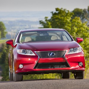 2013_Lexus_ES_300h_003_1