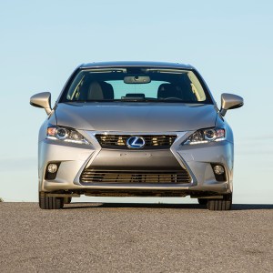 2014_Lexus_CT_200h_019_1