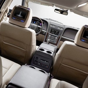15LincolnNavigator_16_HR_2