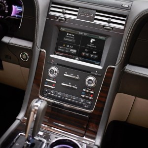 15LincolnNavigator_18_HR_2