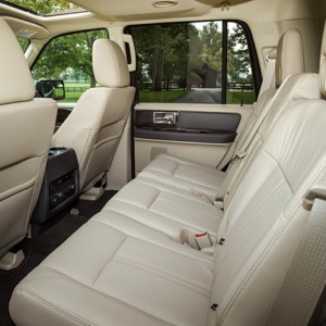 2015LincolnNavigator_21_HR_2