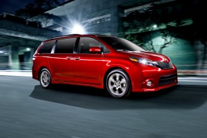 2015_Toyota_Sienna_SE_001