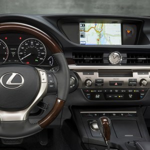 2013_Lexus_ES_350_20