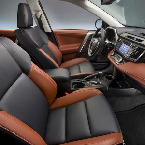 2013ToyotaRAV4035