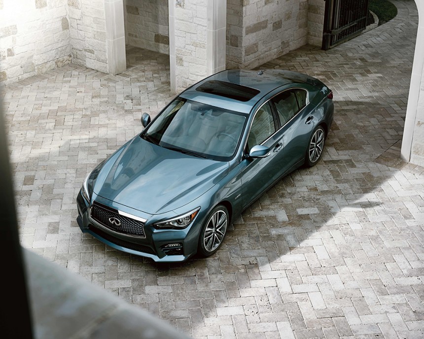 2015_Infiniti_Q50_05.jpg